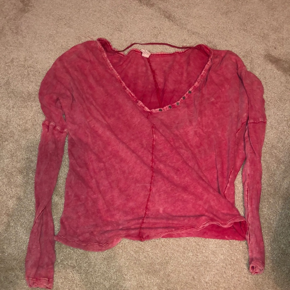 Red long sleeve vneck tee